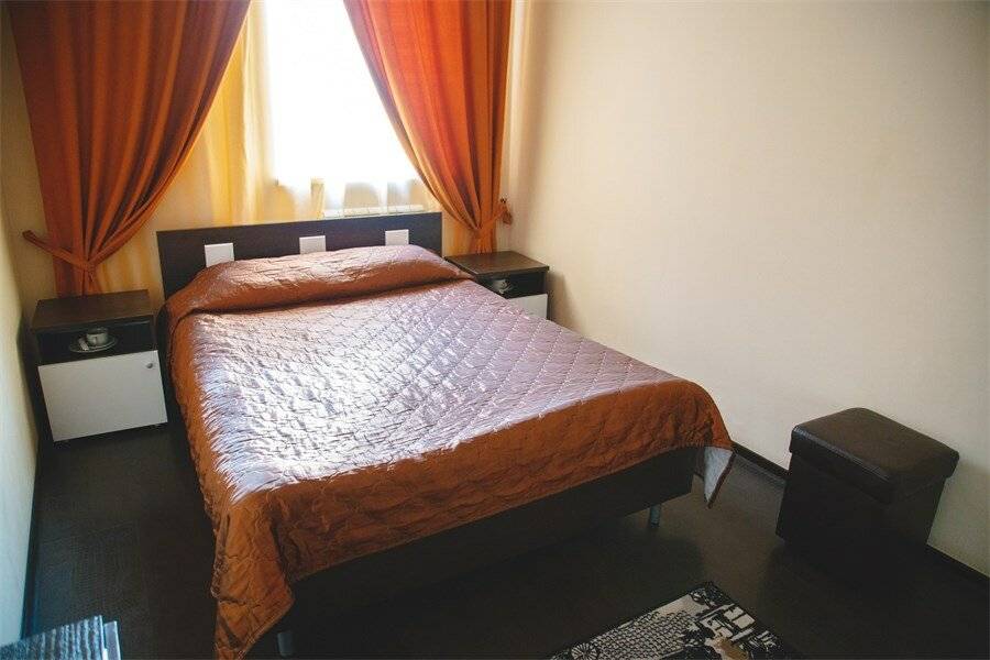 Стандартный с двуспальной кроватью